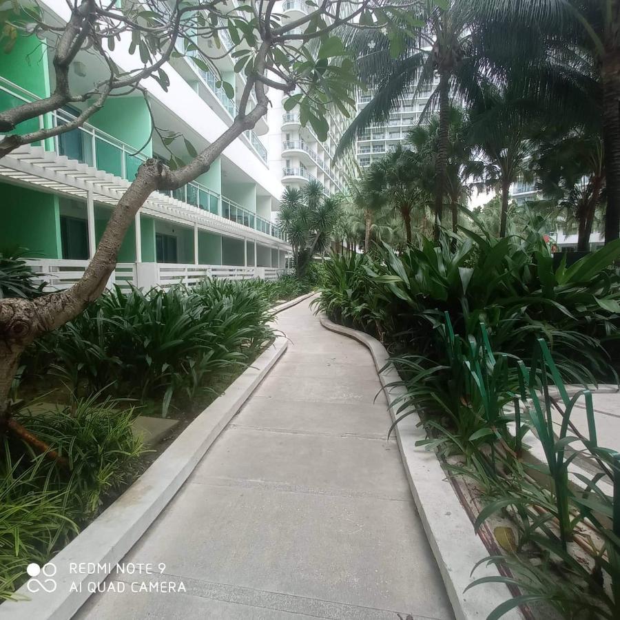 Azure Urban Resort Maui Tower Manila Exterior foto